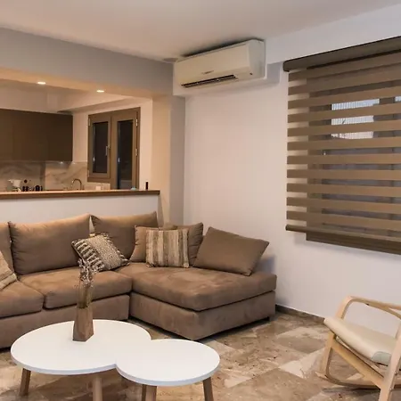 Alex's Place Apartment